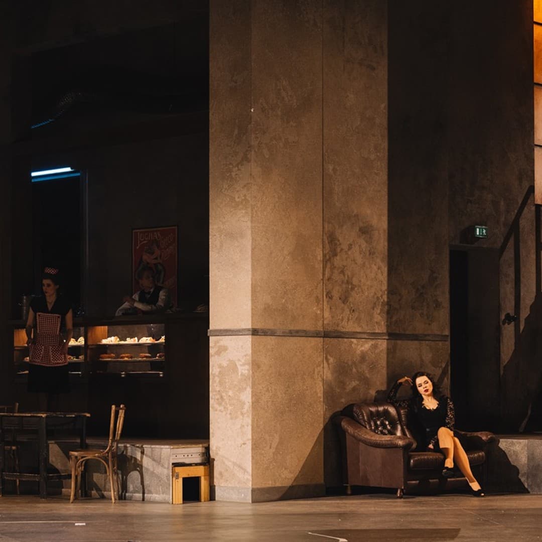 Nadezhda Karyazina as Isabella
Eike Walkenhorst