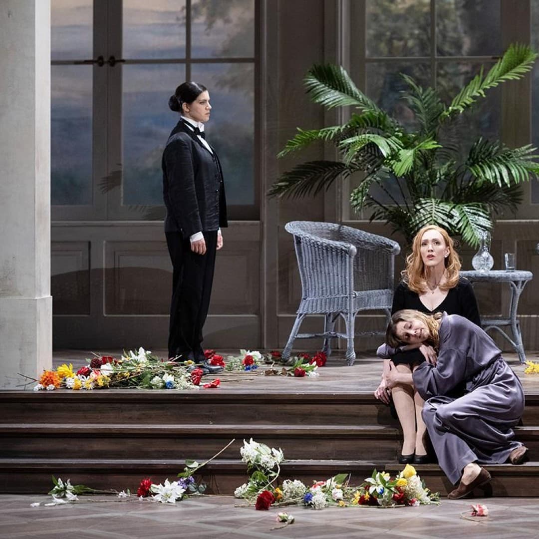 Amira Elmadfa as Smaragdi, Sara Jakubiak as Francesca, 
Alexandra Hutton as Samaritana
Monika Rittershaus