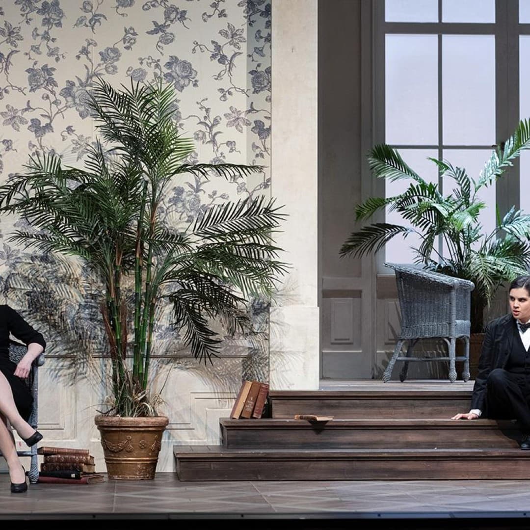Sara Jakubiak as Francesca, Amira Elmadfa as Smaragdi
Monika Rittershaus