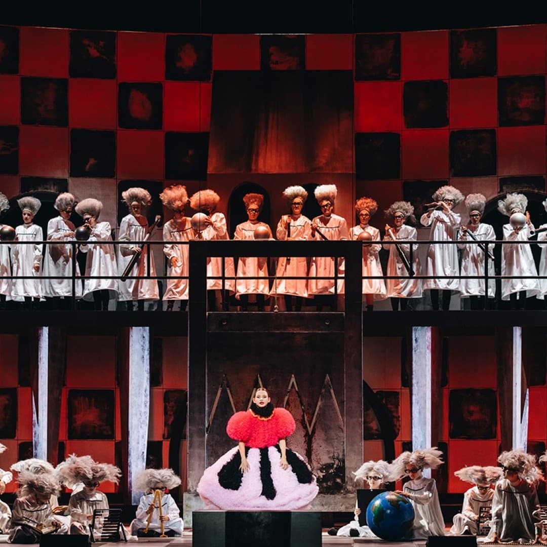 In the centre: Milla Luisa Dell' Anna as Princess Scharada
Nancy Jesse