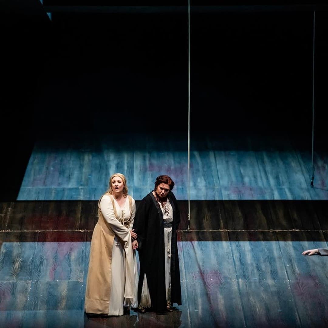 Jennifer Davis as Elsa, Yulia Matochkina as Ortrud
Bettina Stöß