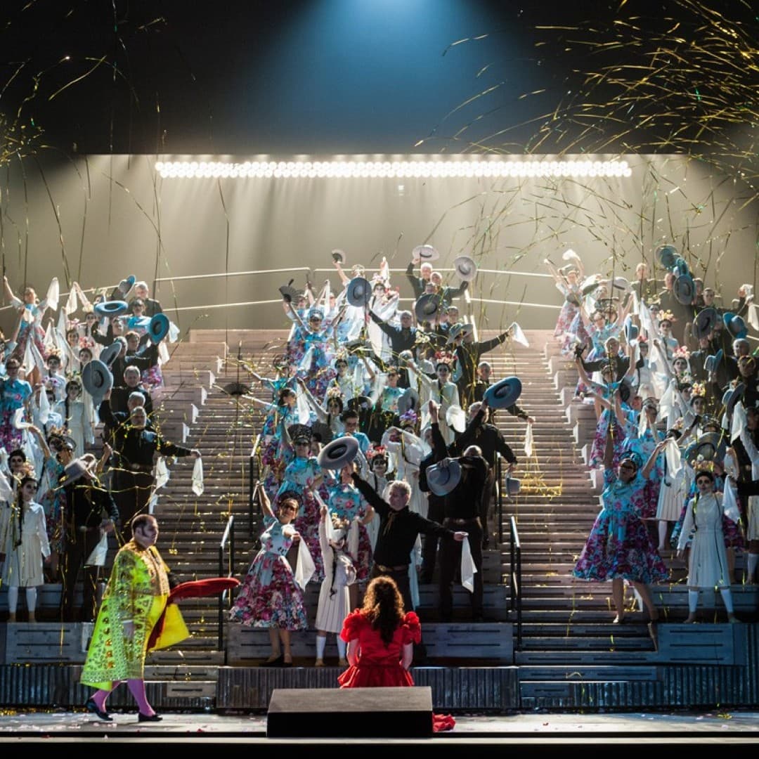Markus Brück as Escamillo, Clémentine Margaine as Carmen, Chorus of the Deutsche Oper Berlin
Marcus Lieberenz