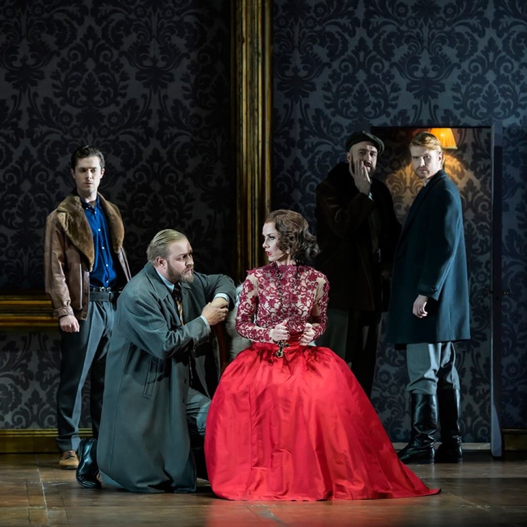 Vida Miknevičiūtė as Fedora Romazov, Tobias Kehrer as Gretch
Bettina Stöß