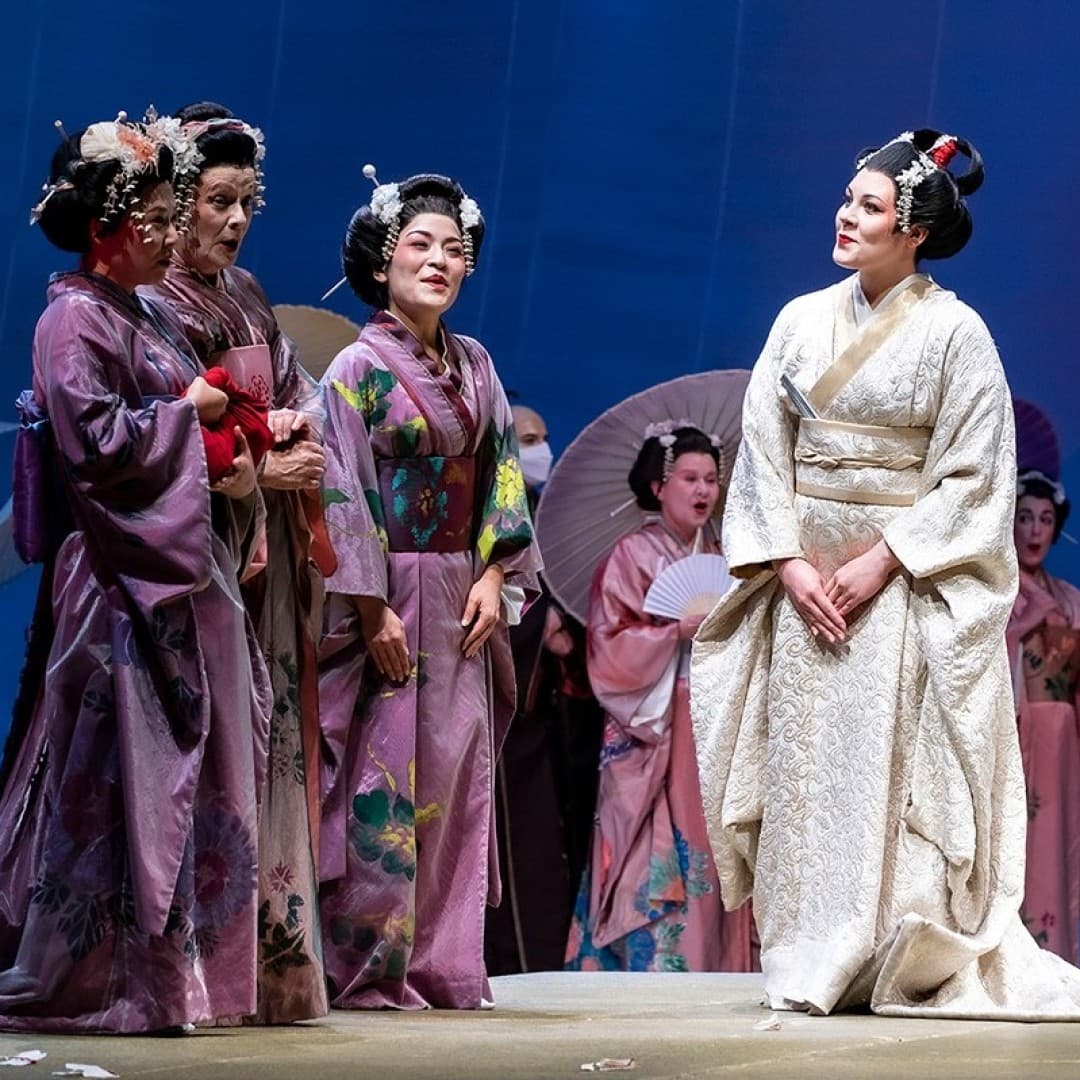 Elena Guseva as Cio-Cio-San a. o.
Bettina Stöß