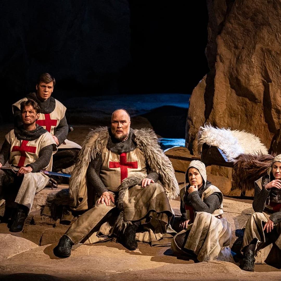 Valeriia Savinskaia as 1st squire, Rebecca Jo Loeb as 2nd squire, Gideon Poppe as 3rd squire, Andrei Danilov as 4th squire, Stephen Milling as Gurnemanz
Bettina Stöß