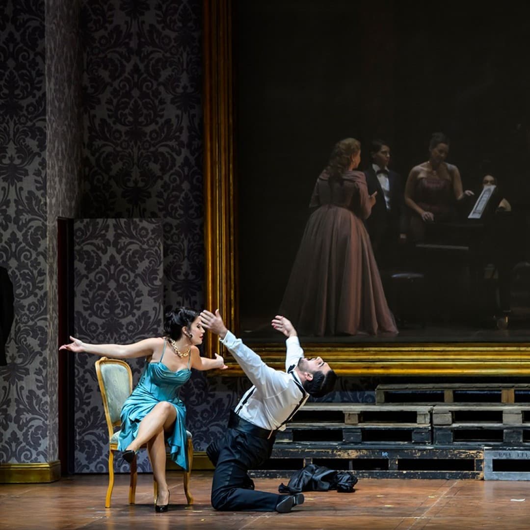 Julia Muzychenko as Gräfin Olga, Navasard Hakobyan als Giovanni de Siriex
Bettina Stöß