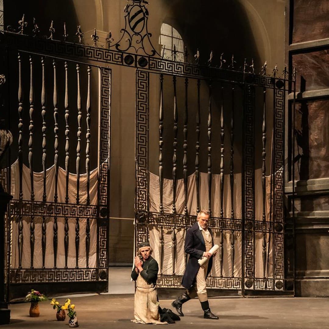 Martin Muehle as Mario Cavaradossi, Padraic Rowan as The Sexton
