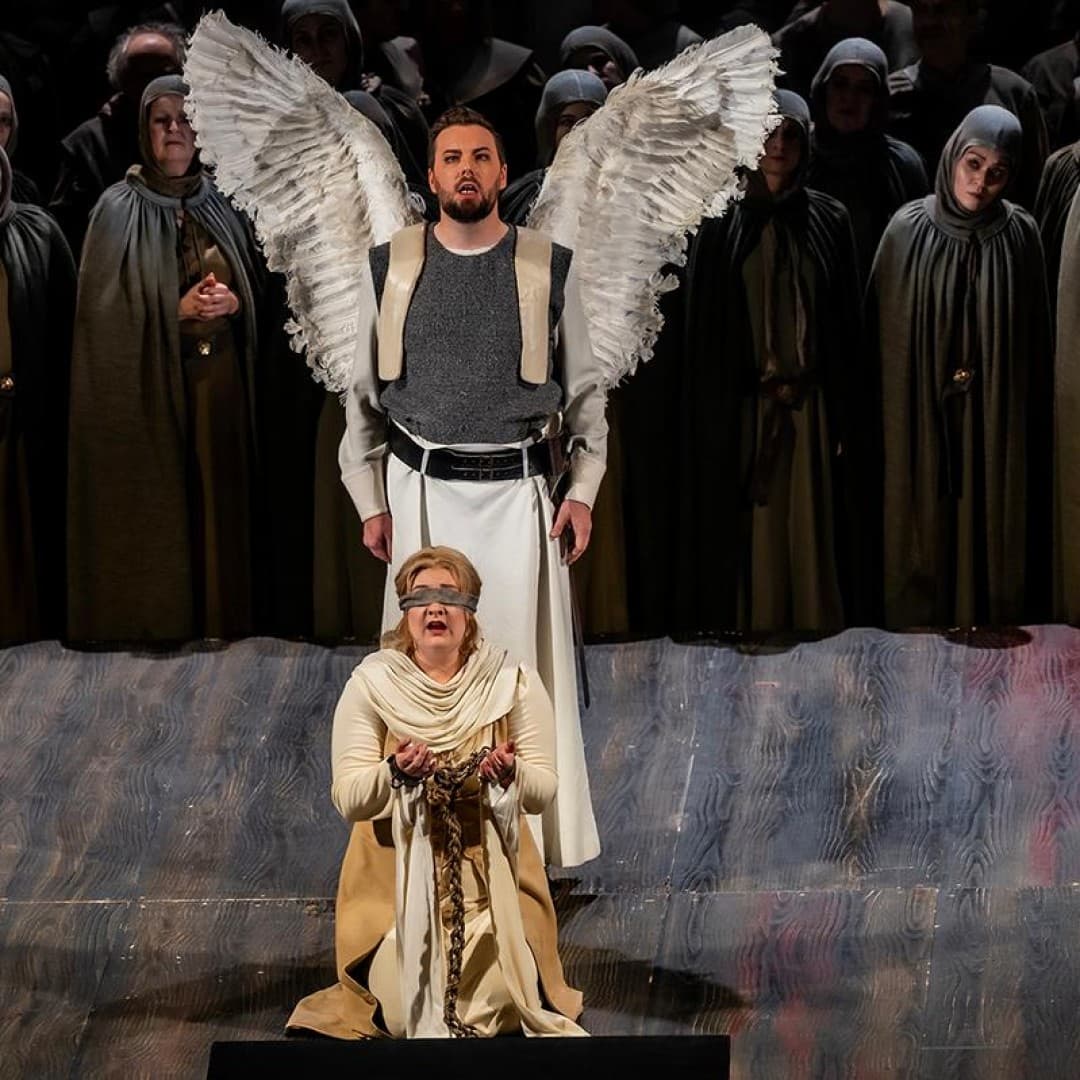 David Butt Philip as Lohengrin, Jennifer Davis as Elsa
Bettina Stöß