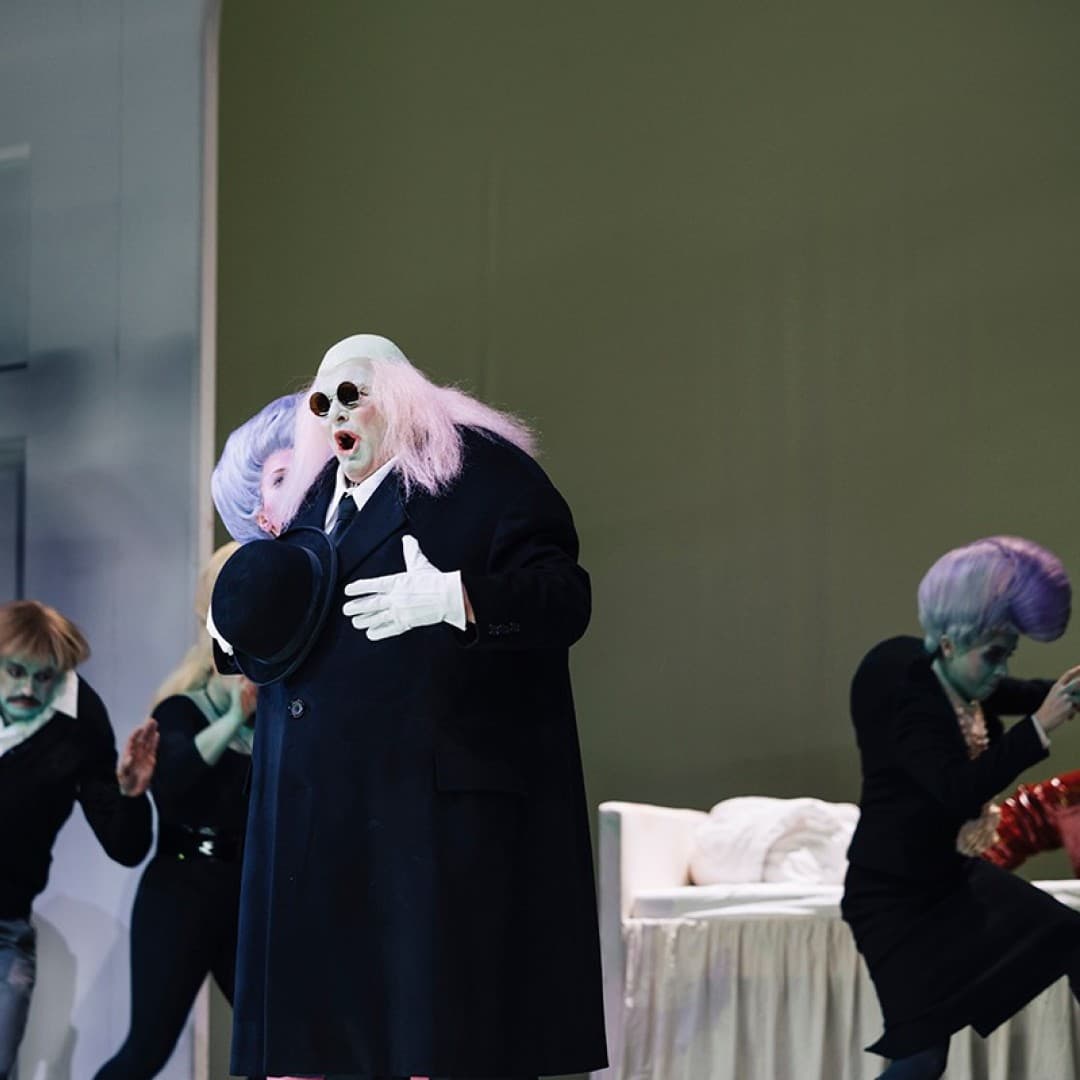 Jörg Schörner as Maestro Spinelloccio, Burkhard Ulrich as Gherardo, Dean Murphy as Marco, Arianna Manganello as La Ciesca, Misha Kiria as Gianni Schicchi
Eike Walkenhorst