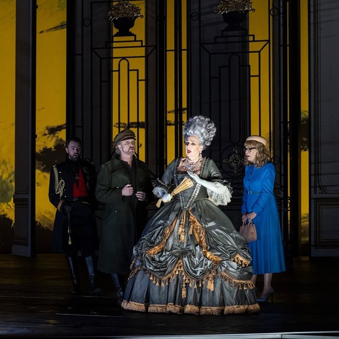 Doris Soffel as Countess, Dean Murphy as Jeletzkij, Lucio Gallo as Tomskij, Martin Muehle as Hermann and Sondra Radvanovsky as Lisa
