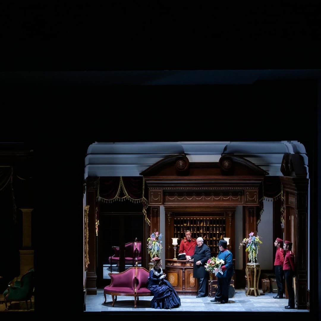 Heidi Stober as Zdenka, Jennifer Davis as Arabella et al.
Bettina Stöß