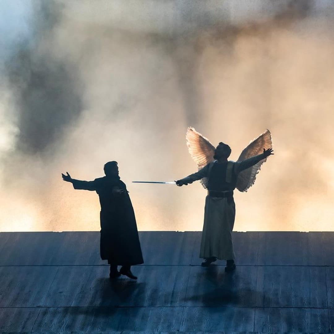David Butt Philip as Lohengrin, Jordan Shanahan as Telramund
Bettina Stöß