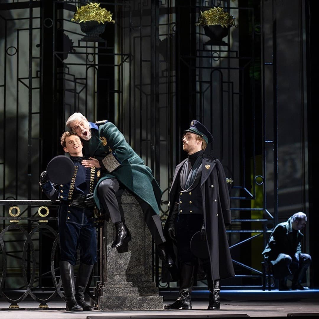 Chance Jonas-O'Toole as Tschekalinskij, Padraic Rowan as Ssurin, Lucio Gallo as Tomskij