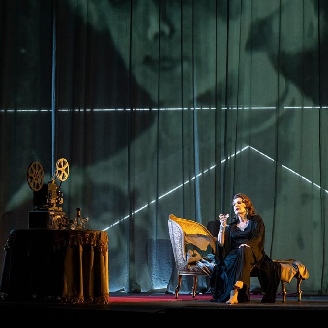 Doris Soffel as Countess
Marcus Lieberenz
