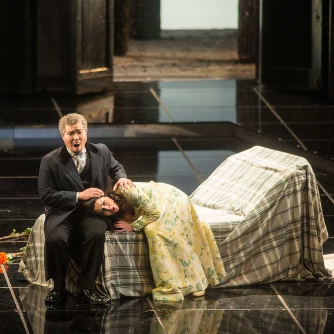 Elena Tsallagova as Violetta Valéry, Dong-Hwan Lee as Giorgio Germont