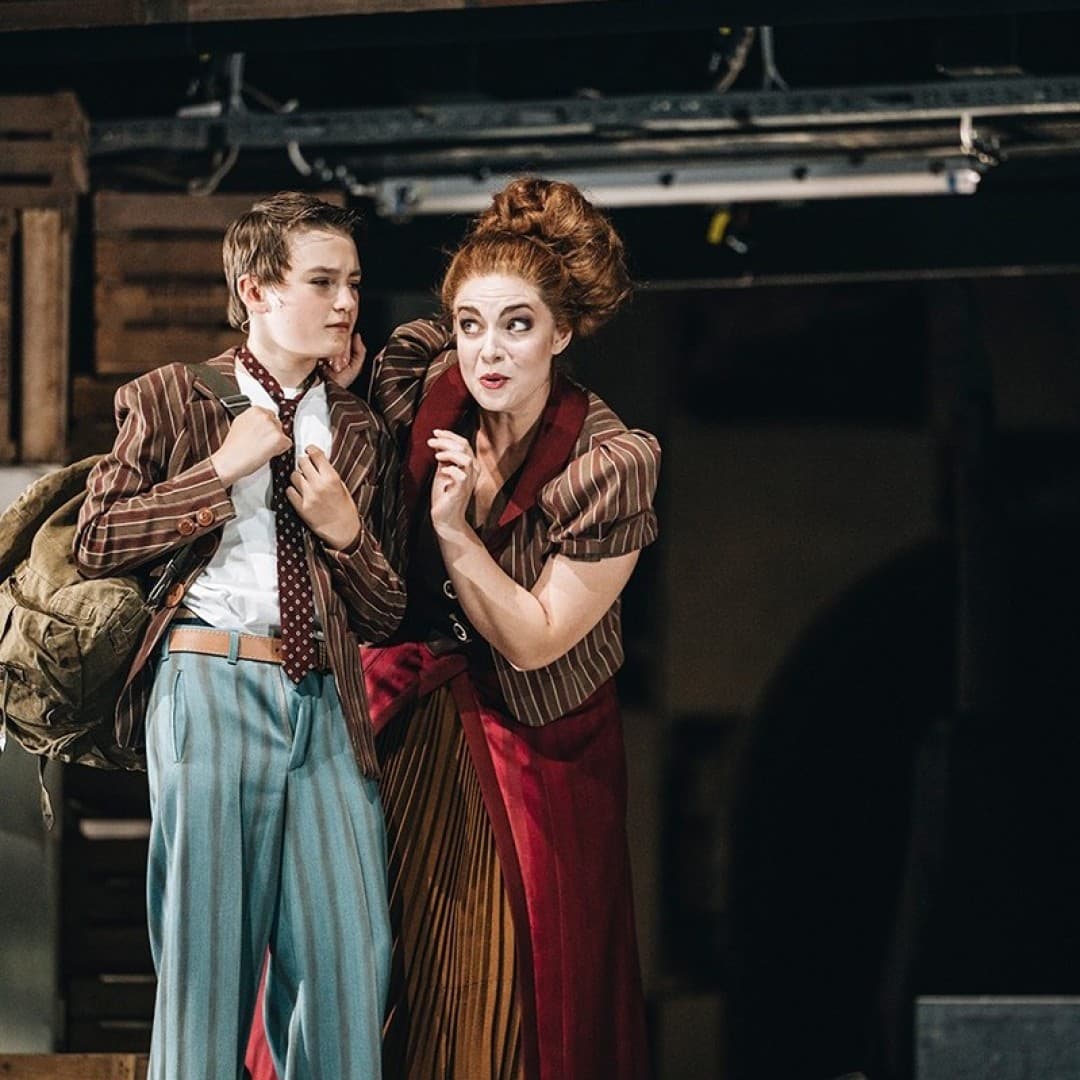 Emil Vandersee as Lasso, Martina Baroni as Popa, Lasso's mother
Nancy Jesse