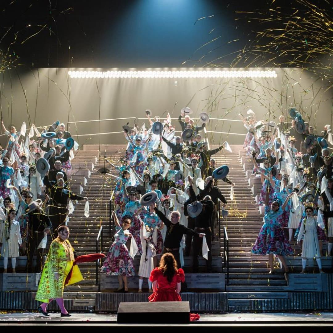Markus Brück as Escamillo, Clémentine Margaine as Carmen, Chorus of the Deutsche Oper Berlin
Marcus Lieberenz