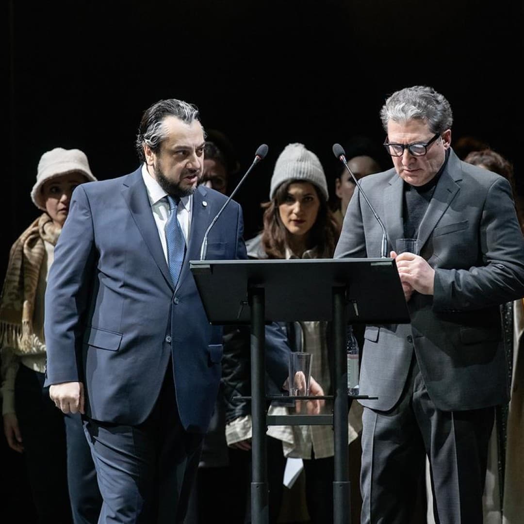 George Petean as Simon Boccanegra, Michael Bachtadze as Paolo Albiani
Bettina Stöß