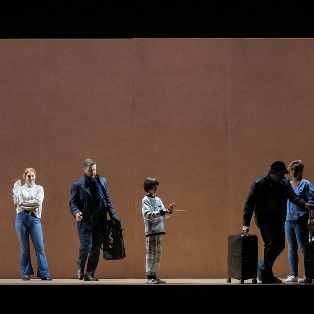 Philipp Jekal as Robert Storch, Maria Bengtsson as Christine, Anna Schoeck as Anna and others.
Monika Rittershaus