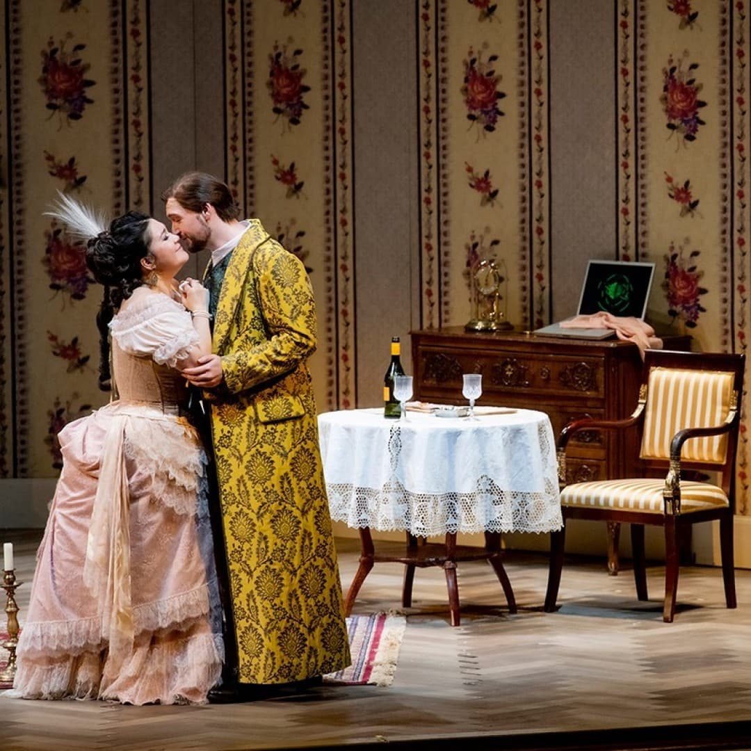 Hulkar Sabirova as Rosalinde, Attilio Glaser as Alfred
Bettina Stöß