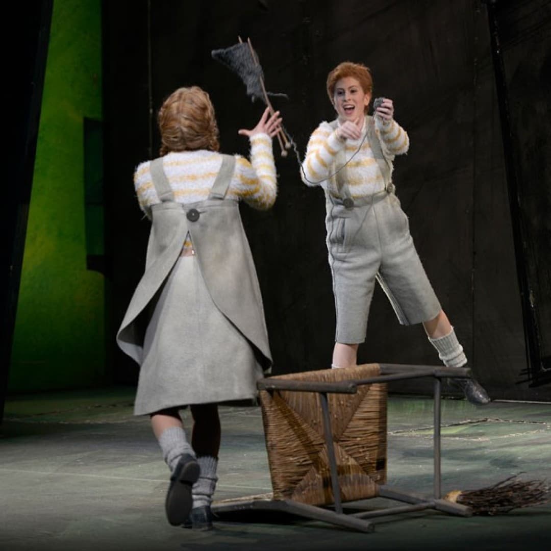 Stephanie Lauricella as Hänsel, Kim-Lillian Strebel as Gretel