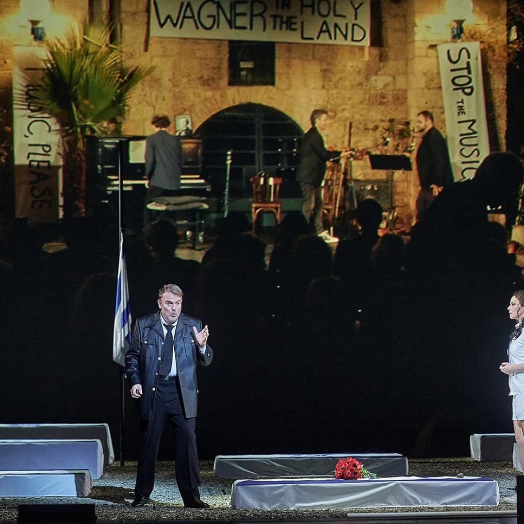 Tomasz Konieczny as Der Holländer, Aušrinė Stundytė as Senta