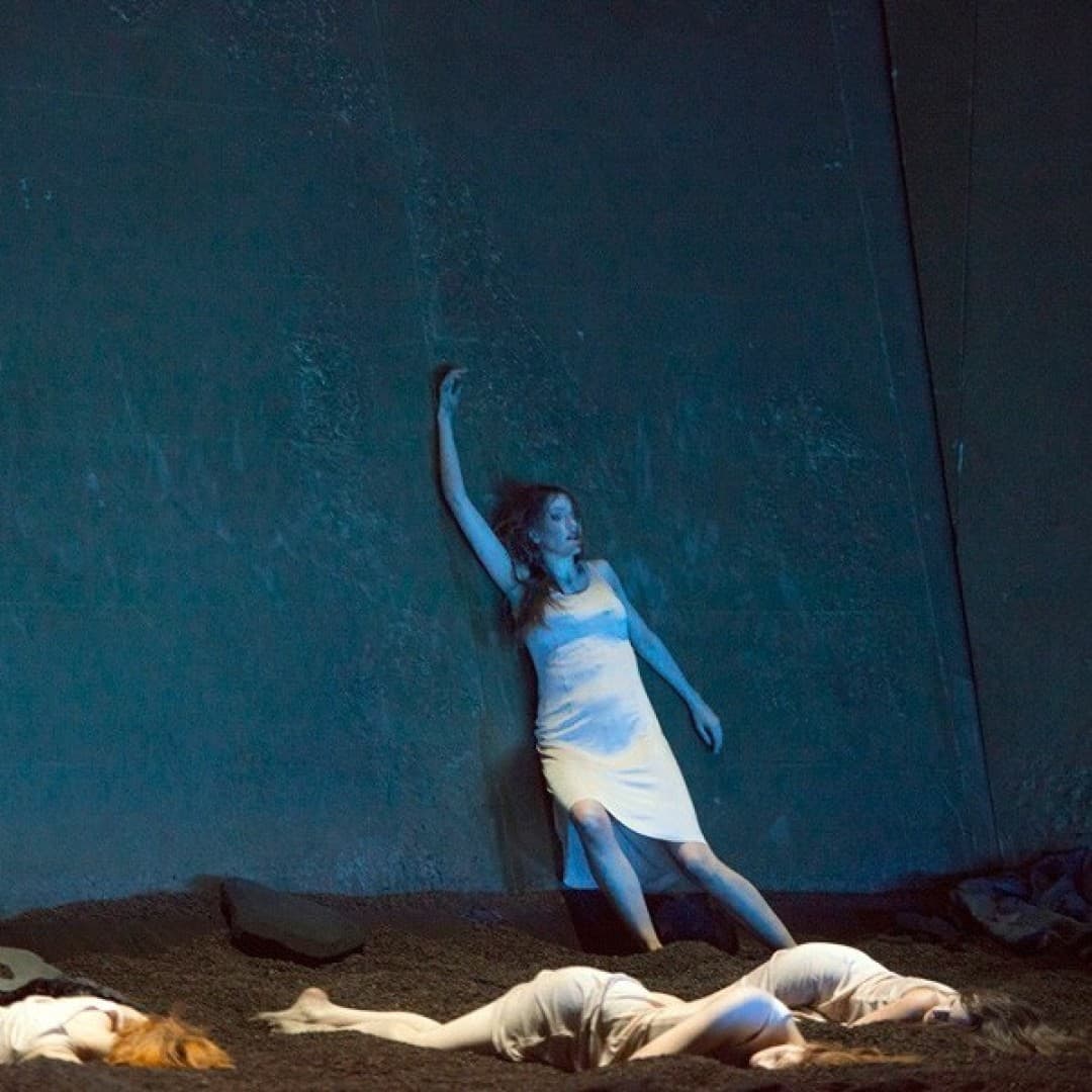 Catherine Foster as Elektra et al.