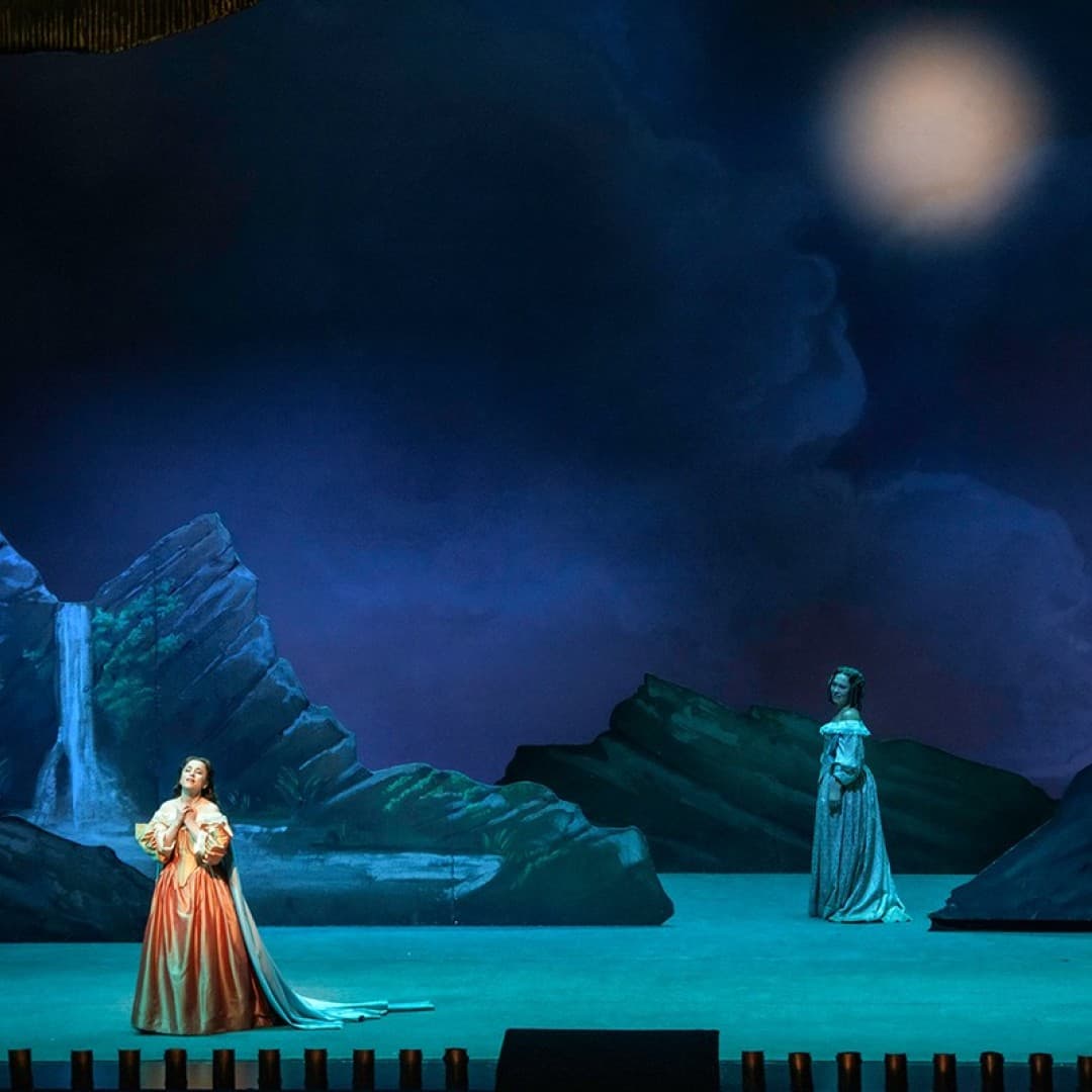 Aigul Khismatullina as Lucia, Irene Roberts as Alisa