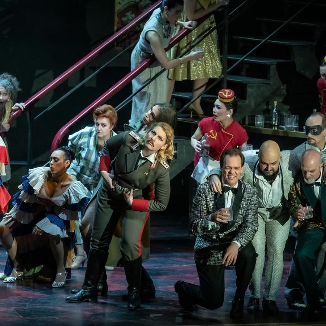 Annika Schlicht as Prinz Orlofsky, Thomas Blondelle as Eisenstein, Philipp Jekal as Dr. Falke, Stephen Bronk as Frank
Bettina Stöß