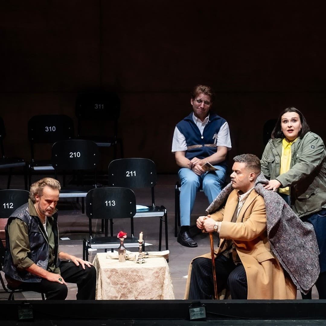 Martin Muehle as Calaf, Gerard Farreras as Timur, Maria Motolygina as Liù; behind them Gideon Poppe as Pang
Bettina Stöß