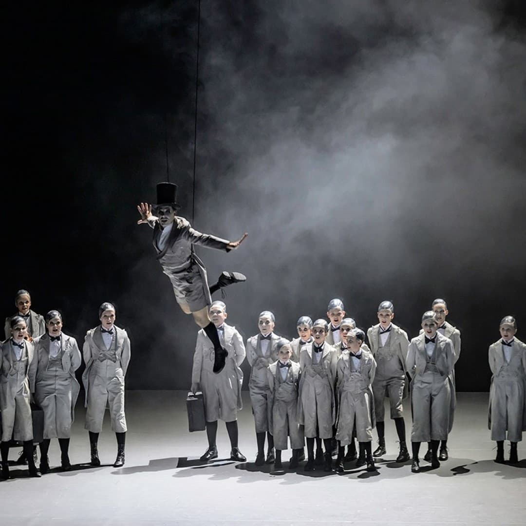Jami Reid-Quarrell as Puck, Children’s Chorus
Bettina Stöß