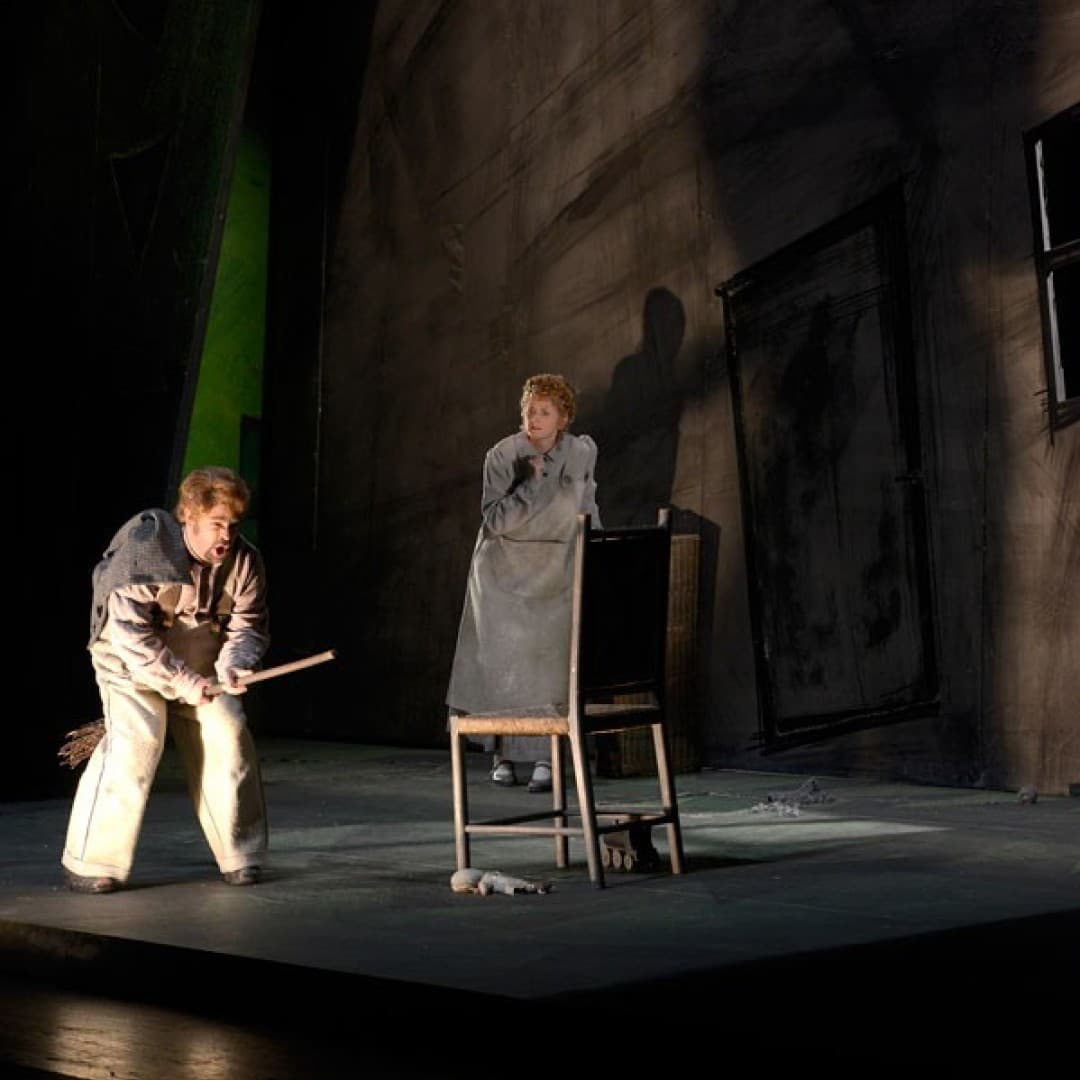 Markus Brück as Peter, Miriam Gordon-Stewart as Gertrud