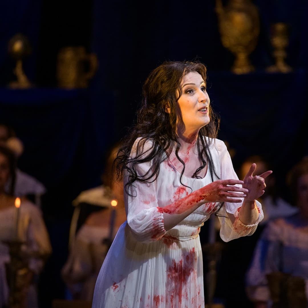 Adela Zaharia as Lucia