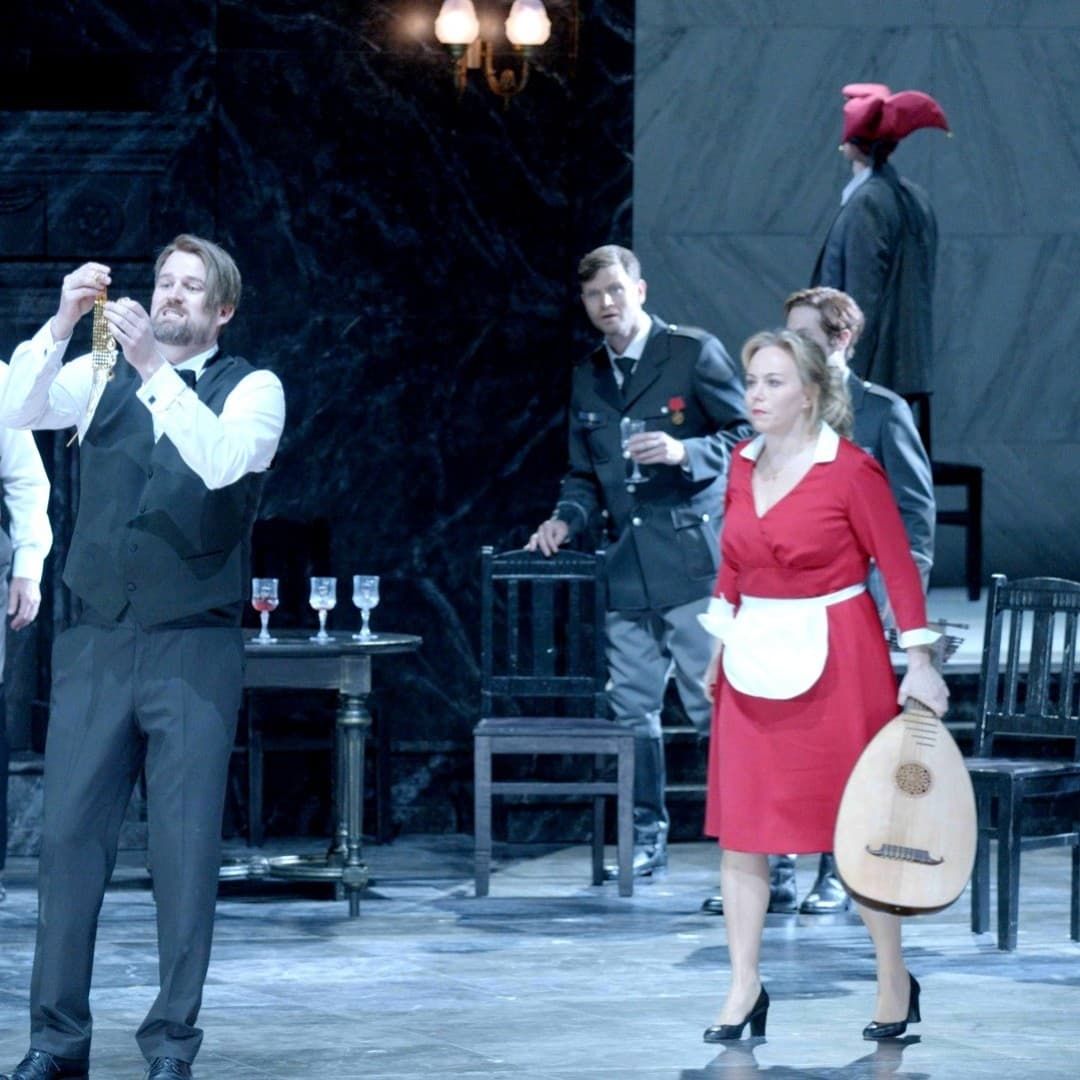 including Thomas Johannes Mayer as the bailiff, Stephen Bronk as the innkeeper, Daniel Johansson as Elis and Elisabet Strid as Els
Ruth Tromboukis