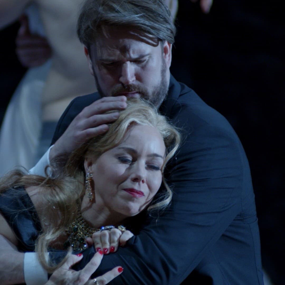 Daniel Johansson as Elis, Elisabet Strid as Els
Ruth Tromboukis