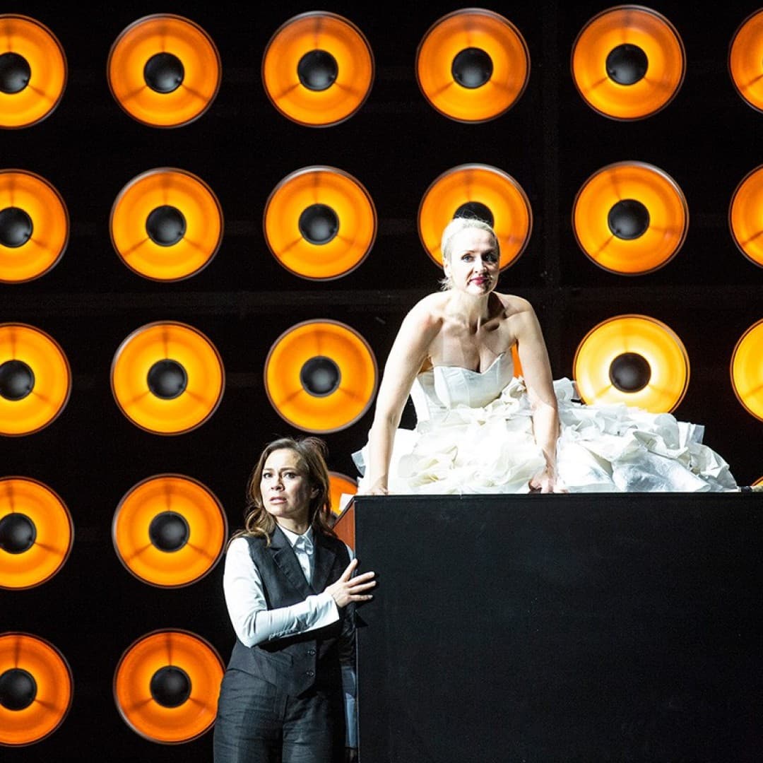 Elisabeth Teige as Isolde, Irene Roberts as Brangäne
Bernd Uhlig