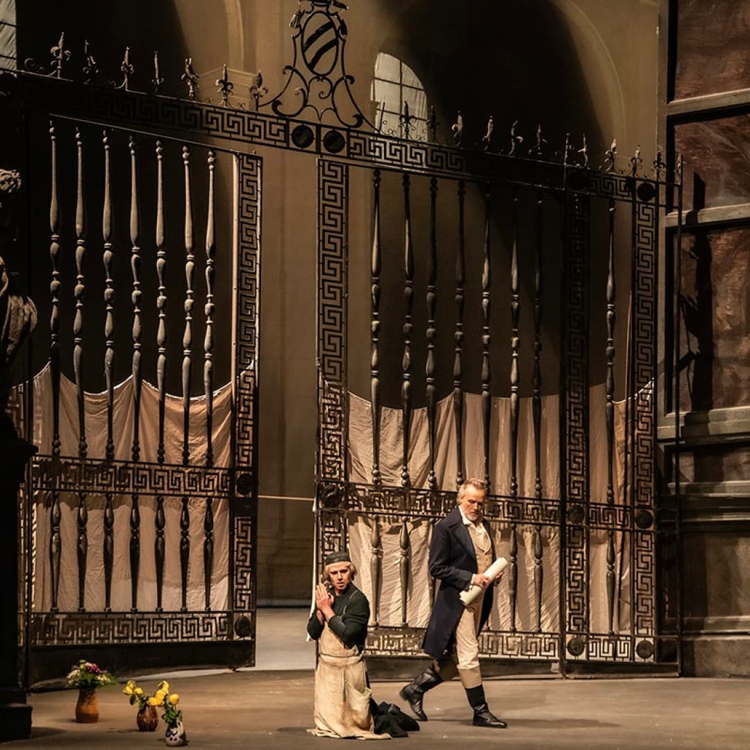 Martin Muehle as Mario Cavaradossi, Padraic Rowan as The Sexton