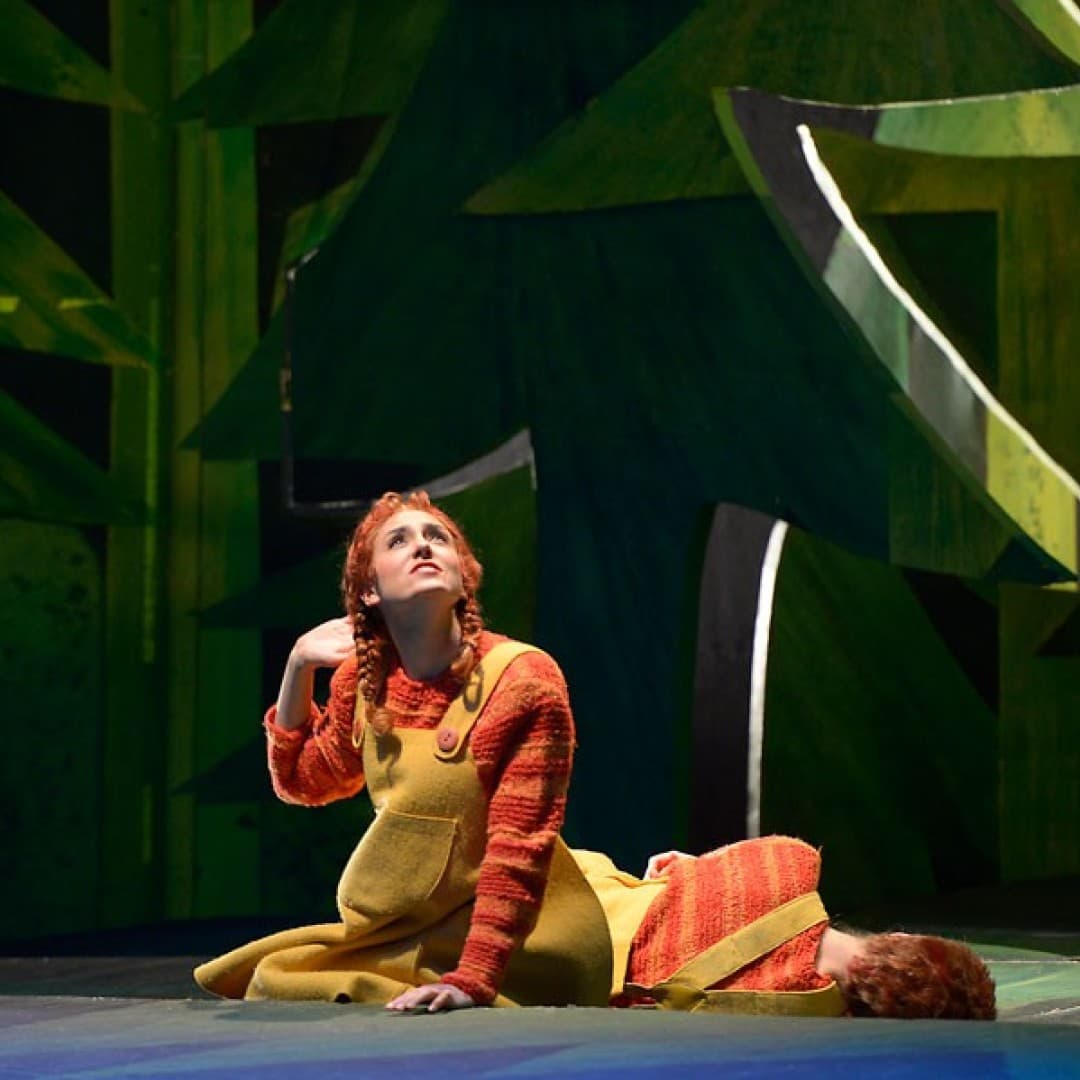 Stephanie Lauricella as Hansel, Kim-Lillian Strebel as Gretel
