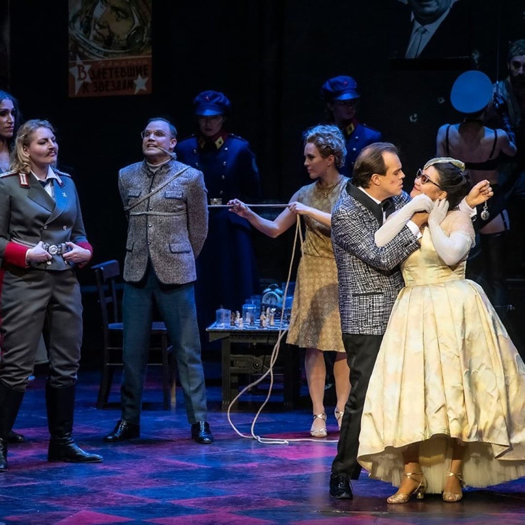 Philipp Jekal as Dr. Falke, Annika Schlicht as Prinz Orlofsky, Thomas Blondelle as Eisenstein, Hulkar Sabirova as Rosalinde
Bettina Stöß