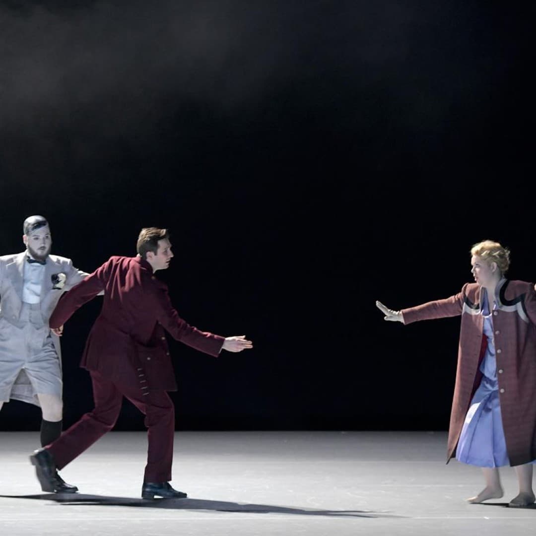 James Hall as Oberon, Samuel Dale Johnson as Demetrius, Karis Tucker as Hermia, Jami Reid-Quarrell as Puck
Bettina Stöß