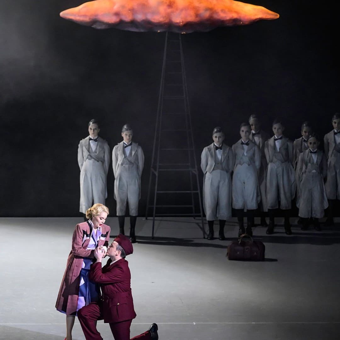 Thomas Cilluffo as Lysander, Anna Werle as Hermia
Bettina Stöß