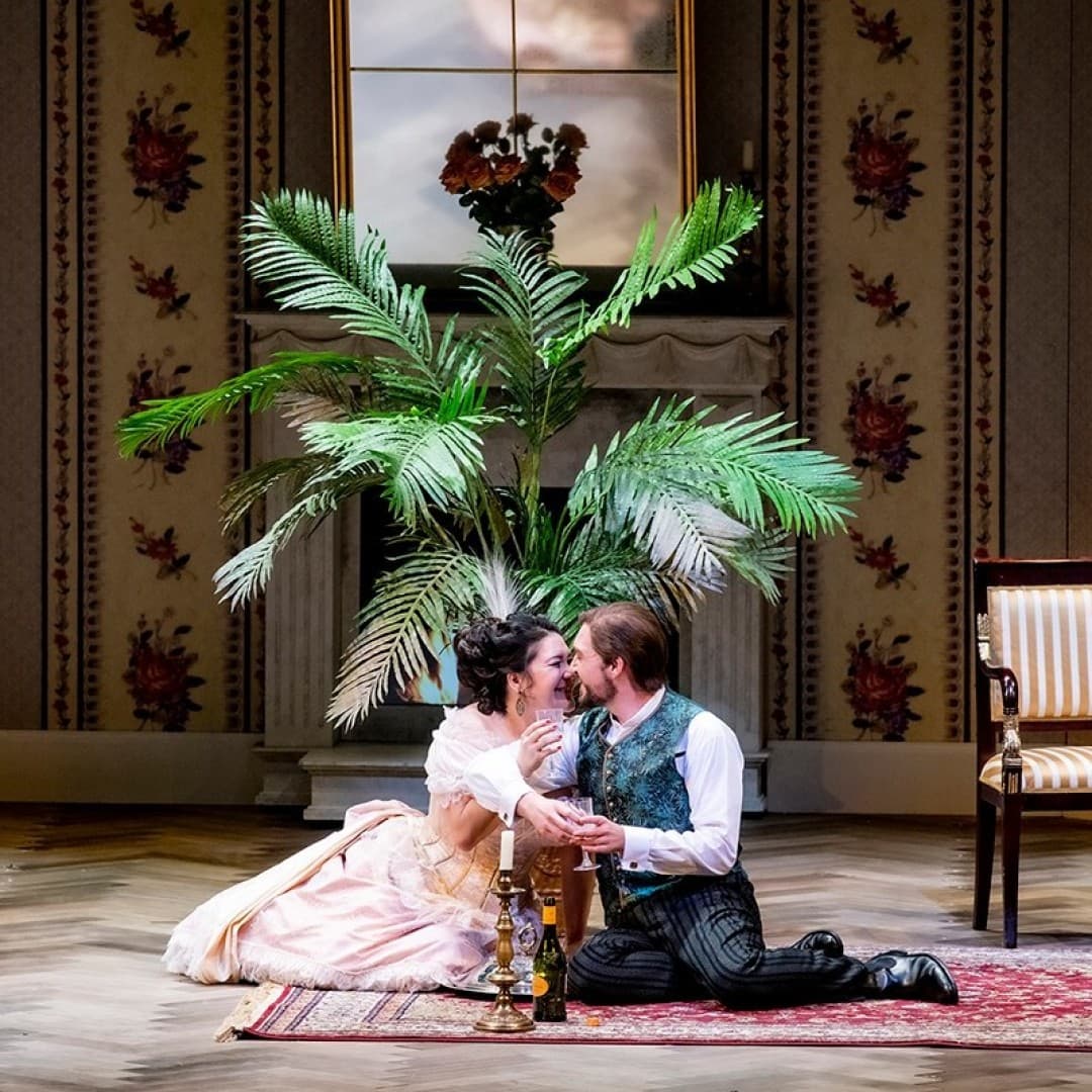 Hulkar Sabirova as Rosalinde, Attilio Glaser as Alfred
Bettina Stöß