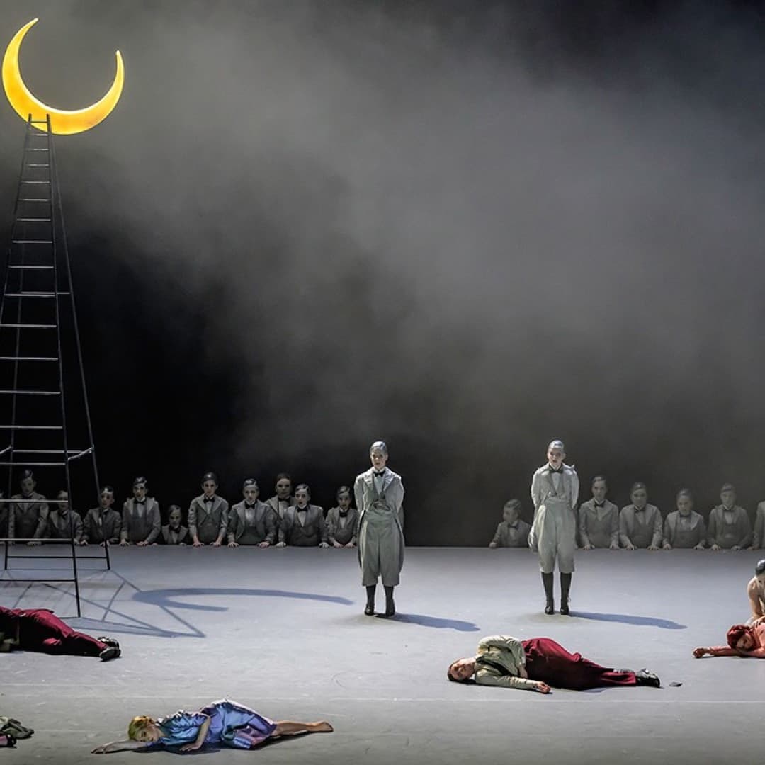 Iestyn Davies as Oberon, Jami Reid-Quarrell as Puck, Thomas Cilluffo as Lysander, Dean Murphy as Demetrius, Anna Werle as Hermia, Maria Vasilevskaya as Helena, Alexandra Oomens as Tytania, Patrick Guetti as Bottom, Selina-Sophie Nüsse as Cobweb, Mathilda Carl as Peaseblossom, Sara Audibussio as Mustardseed, Ella Williamson as Moth
Bettina Stöß
