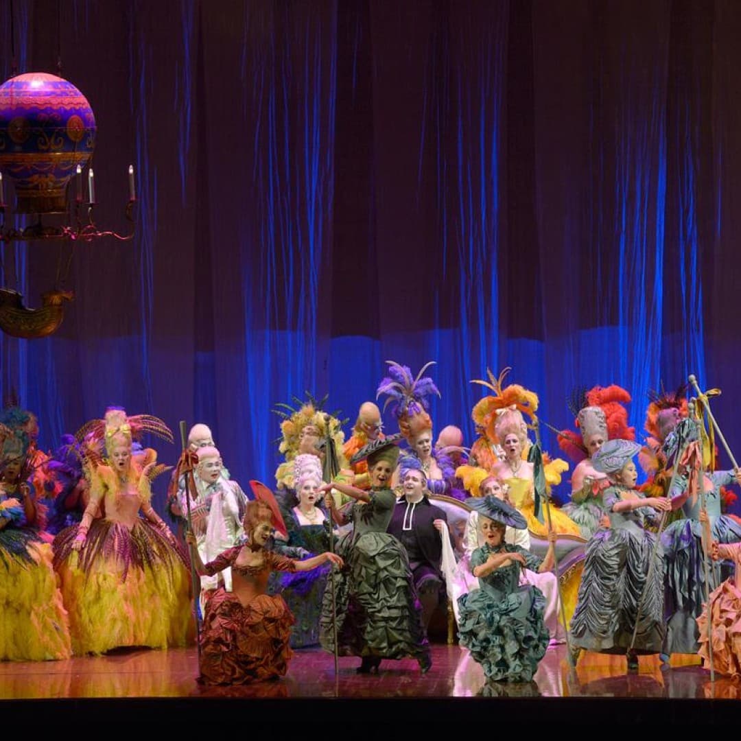 Dong-Hwan Lee as Pierre Fléville, Annika Schlicht as Countess de Coigny, Attilio Glaser as Abbé, María José Siri as Madeleine de Coigny
Bettina Stöß