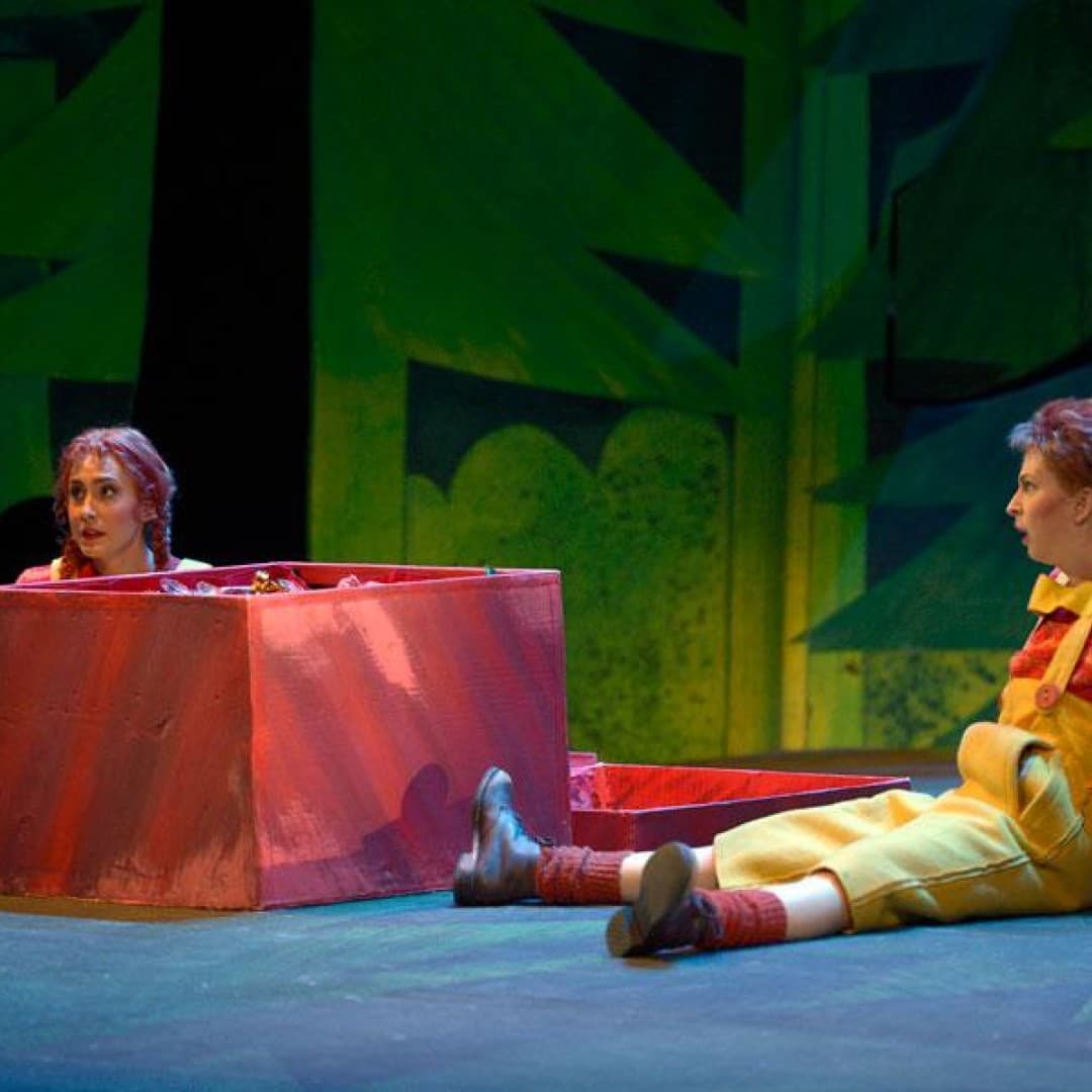 Stephanie Lauricella as Hansel, Kim-Lillian Strebel as Gretel
Bettina Stöß
