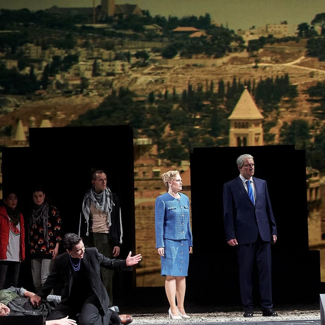 Aušrinė Stundytė as Senta, Kai Rüütel-Pajula as Mary, Tareq Nazmi as Daland