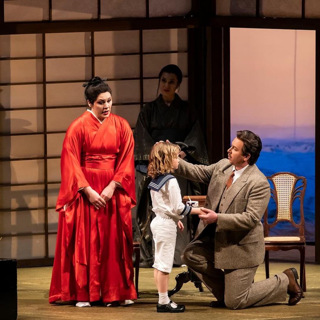 Alexey Bogdanchikov as Sharpless, Elena Guseva as Cio-Cio-San, Irene Roberts as Suzuki
Bettina Stöß