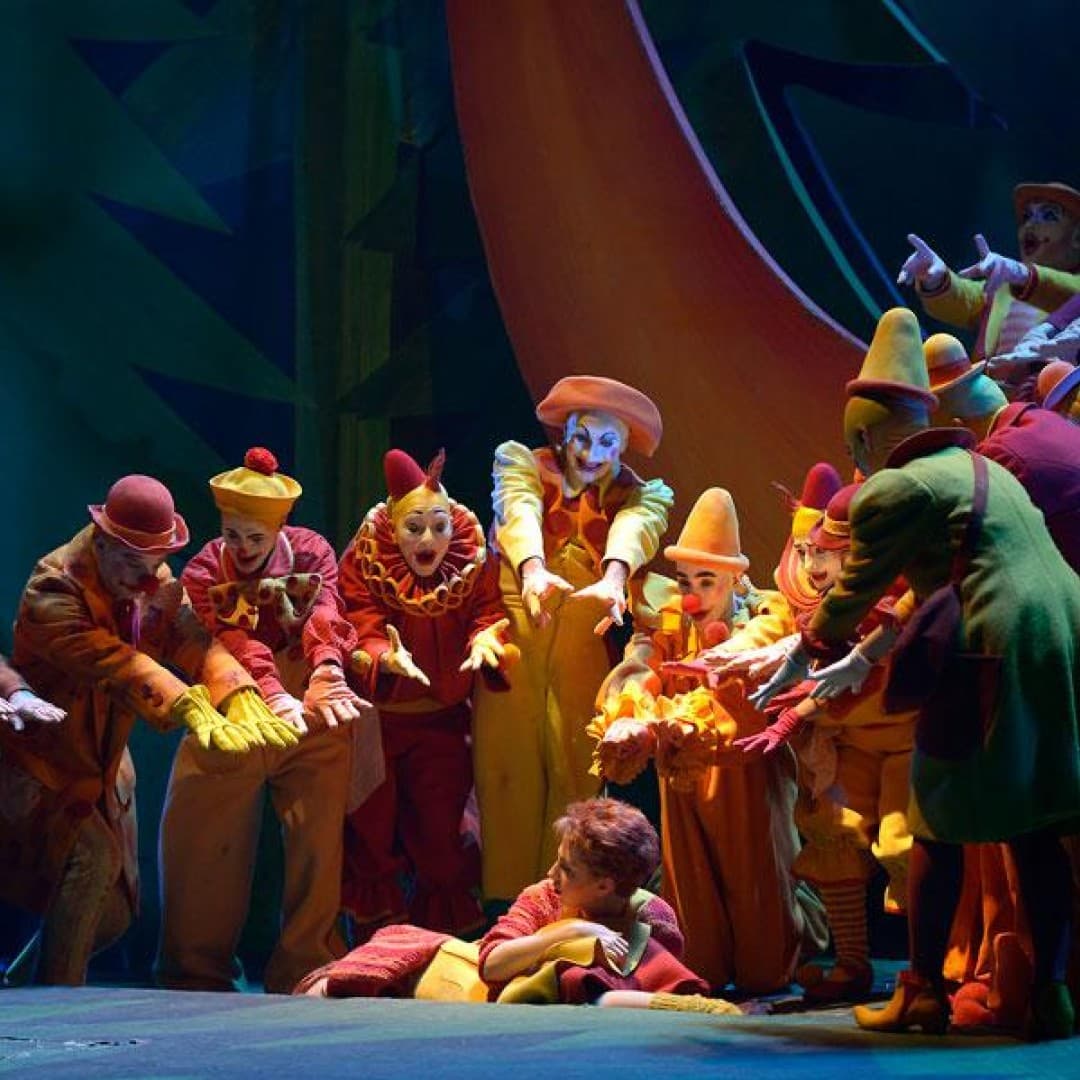Stephanie Lauricella as Hansel, Kim-Lillian Strebel as Gretel and the clowns, played by our extras.
Bettina Stöß