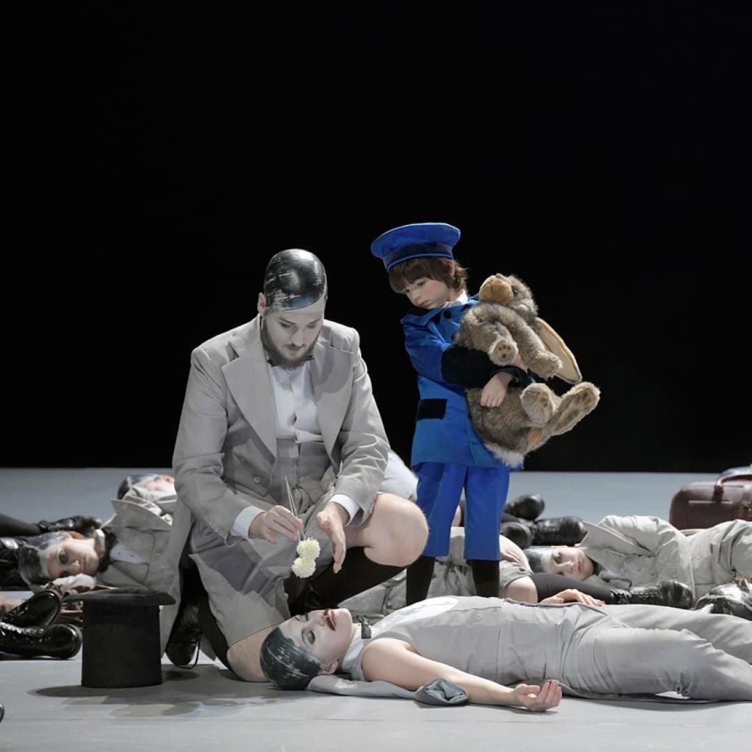 James Hall as Oberon, Siobhan Stagg als Tytania
Bettina Stöß