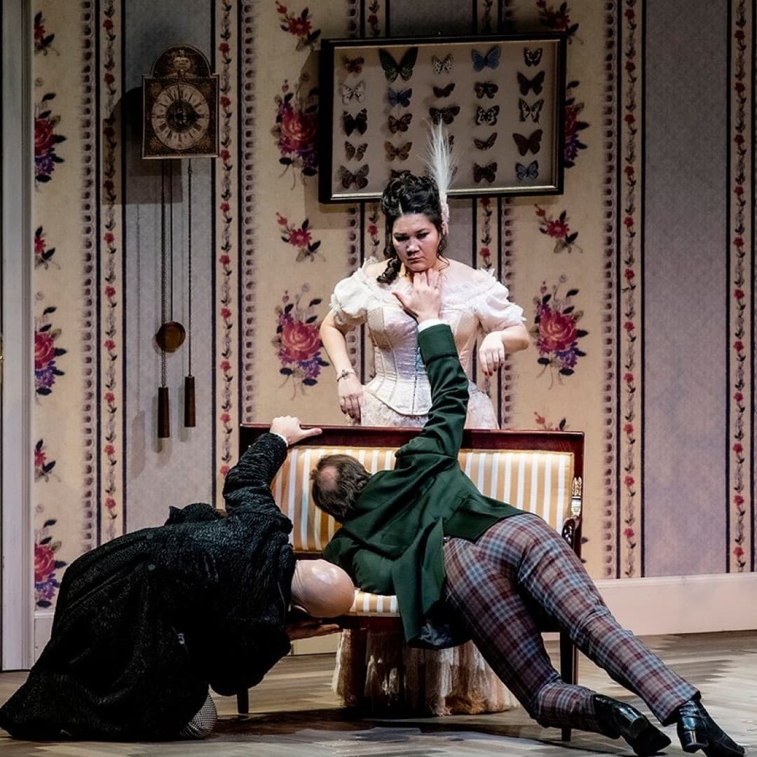 Philipp Jekal as Dr. Falke, Thomas Blondelle as Eisenstein, Hulkar Sabirova as Rosalinde
Bettina Stöß